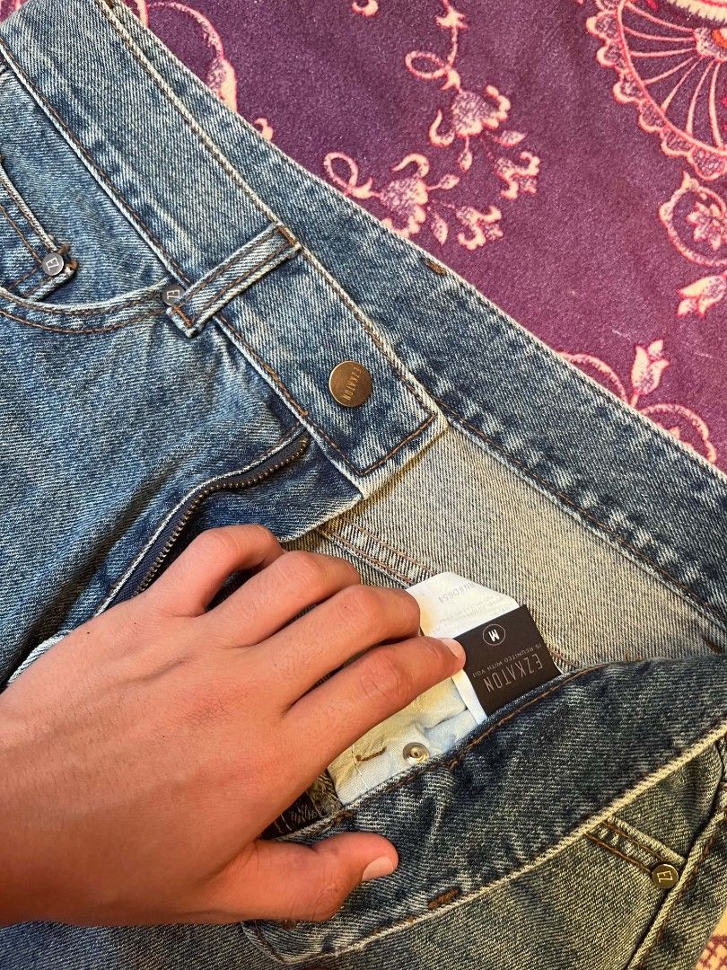 EZKATON Denim Jeans Medium (Category: Jeans) located in Manila. Submitted by safelion-a2982f (Listing ID 1468877356, Image 2). Description: EZKATON denim jeans in medium size. Classic blue wash with front pockets and belt loops. Button closure and zip fly. Standard fit. Great wardrobe staple..