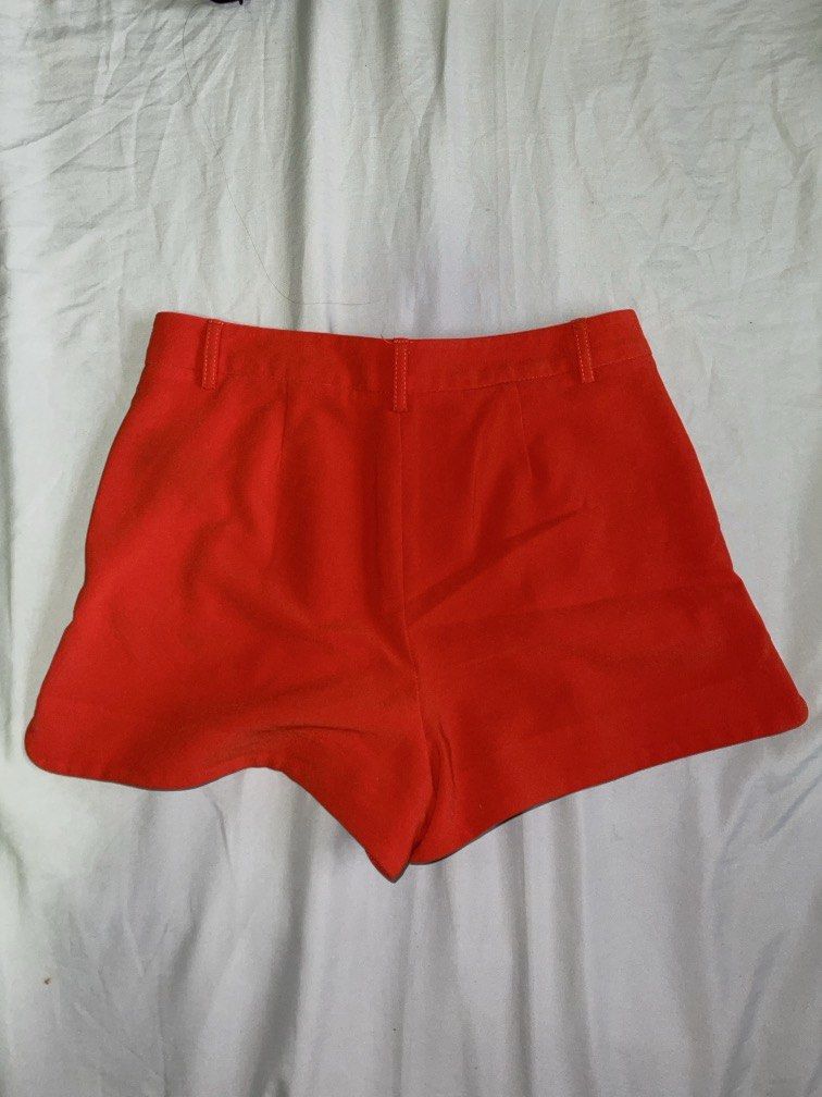 F21 Mid-waist Shorts (Category: Shorts) located in San Fernando. Submitted by beruchi (Listing ID 1468750130, Image 3). Description: Forever 21 size Small.