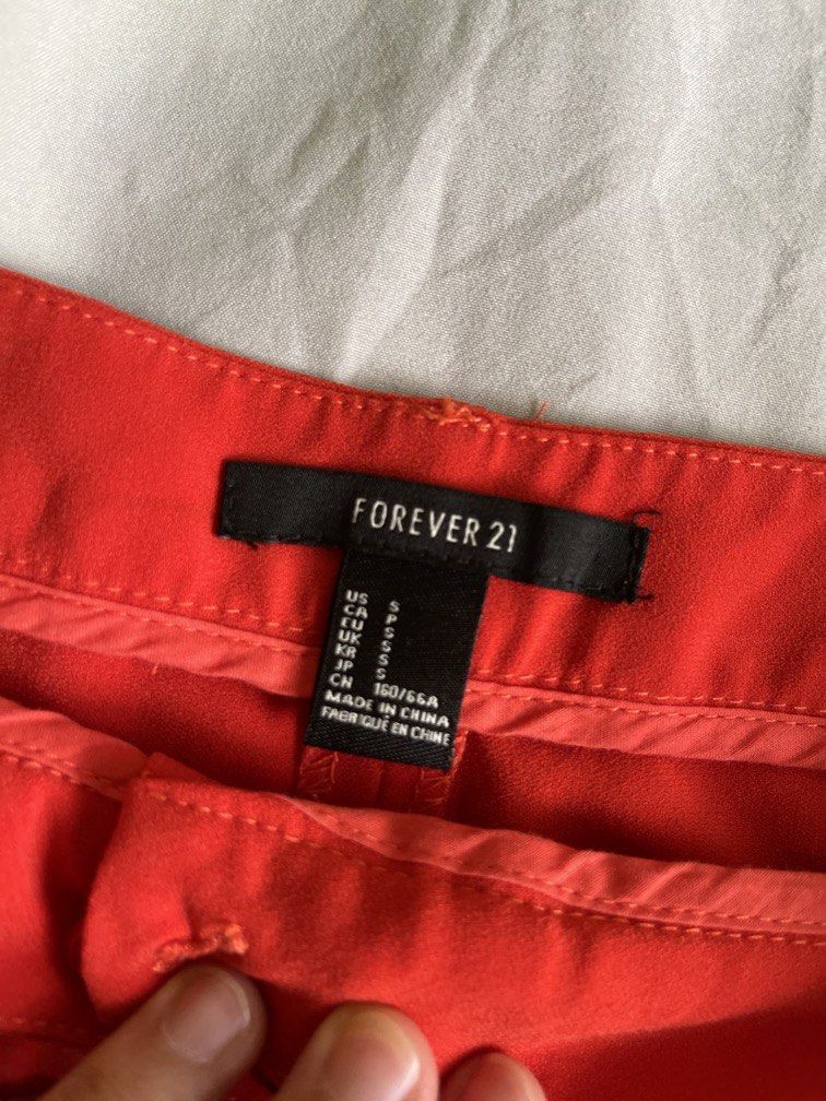 F21 Mid-waist Shorts (Category: Shorts) located in San Fernando. Submitted by beruchi (Listing ID 1468750130, Image 2). Description: Forever 21 size Small.