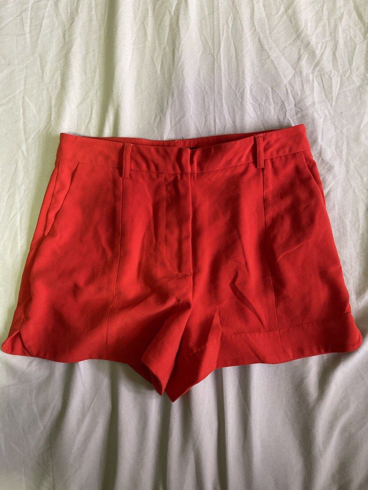 F21 Mid-waist Shorts (Category: Shorts) located in San Fernando. Submitted by beruchi (Listing ID 1468750130, Image 1). Description: Forever 21 size Small.