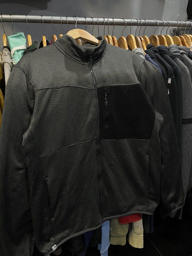 F I E L D C O R E Block Fleece Aluminum Jacket (Category: Coats, Jackets and Outerwear) located in Baliuag. Submitted by TOCThrift (Listing ID 1468714579, Image 2). Description: F I E L D C O R E Block Fleece Aluminum Jacket Size LL on tag 23 width x 28 Length L-XL mens fit Pang lamig Excellent Condition No issue 580 + SF Baliwag, Bulacan.