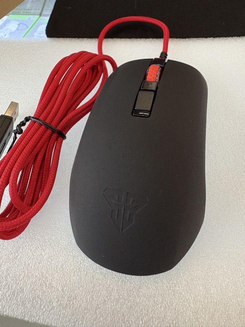 Fantech Pro Gaming Mouse (Category: Mouse & Mousepads) located in Taguig. Submitted by grassyyieeebeyb (Listing ID 1468733460, Image 3). Description: Brandnew Gaming mouse Fantech brand.
