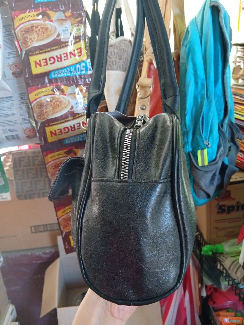 Fashion Y2k Bag (Category: Shoulder Bags) located in Manila. Submitted by hermosa_la_tienda (Listing ID 1468880577, Image 2). Description: Brand New‼️ never been used no flaws good quality 📍Cabuyao Laguna.