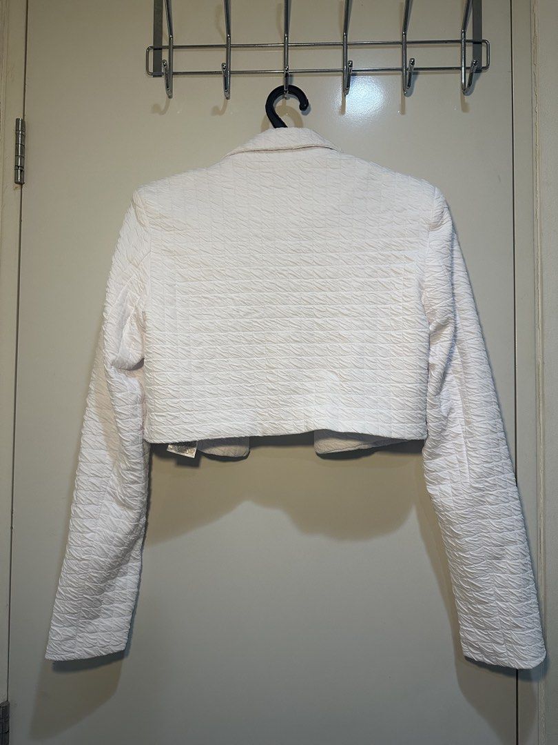 FB Sister White Textured Crop Blazer (Category: Coats, Jackets and Outerwear) located in Taguig. Submitted by ellajanee (Listing ID 1468767672, Image 2). Description: - Brand: FB Sister - Item: Cropped White Blazer - Size: S (fits true to size) - Condition: Brand new with tags (BNWT), never worn - Details: Textured fabric, open front design, lapel collar, fully lined - Style: Great for smart casual outfits and layering.