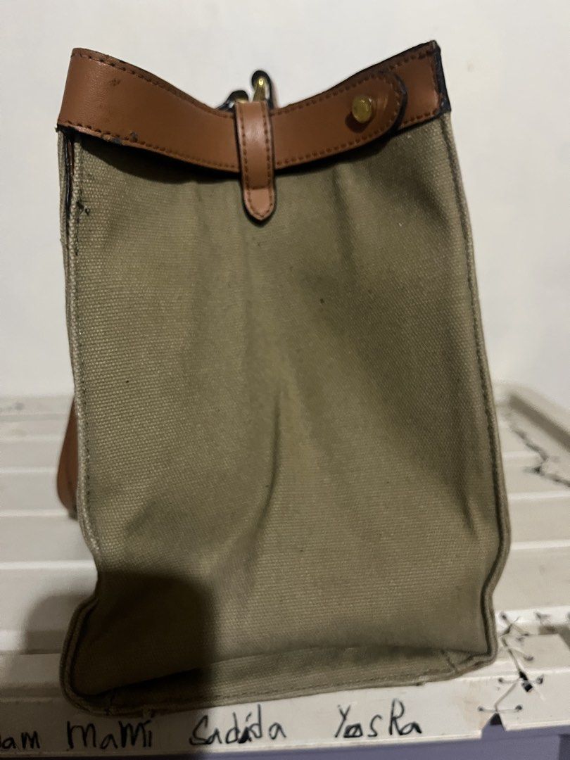 Fendi OTG BAG IN CANVASS (Category: Tote Bags) located in Baloi. Submitted by yusra3024 (Listing ID 1468924355, Image 2). Description: Coded With black tag Isyu: rubber lining .