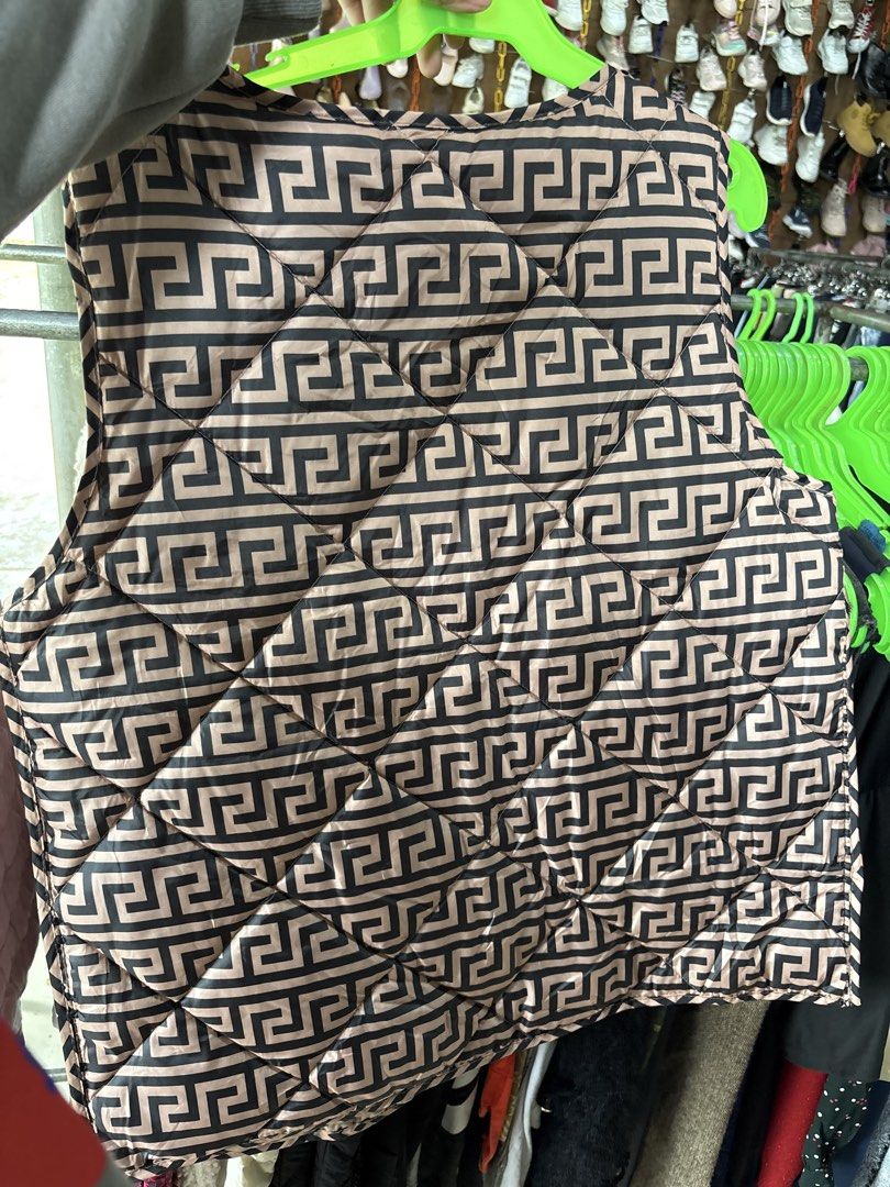 Fendi Style Vest (Category: Vests) located in Puerto Princesa. Submitted by 18arc (Listing ID 1468717553, Image 2). Description: Fendi Style Puffer Vest For hook up only.
