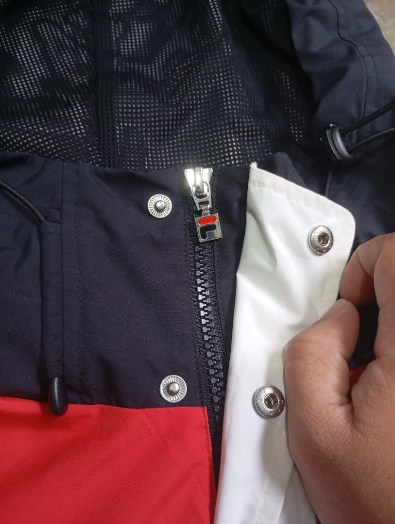 Fila half-zip windbreaker 🫶 (Category: Coats, Jackets and Outerwear) located in Manila. Submitted by thrifterzz_ph (Listing ID 1468734940, Image 2). Description: Dimes: W-21.5/L-26.5 (M) issue: None color rate: 10/10 excellent condition.