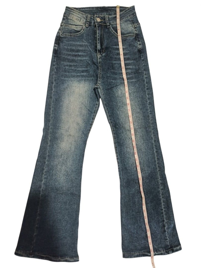 Flared Jeans (Category: Jeans) located in Bislig. Submitted by vanityarchives (Listing ID 1468739587, Image 2). Description: size 22-24 length 40".