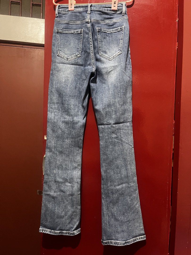 flared jeans (Category: Jeans) located in Quezon City. Submitted by mademoisjelle (Listing ID 1468871667, Image 2). Description: stretchy material.