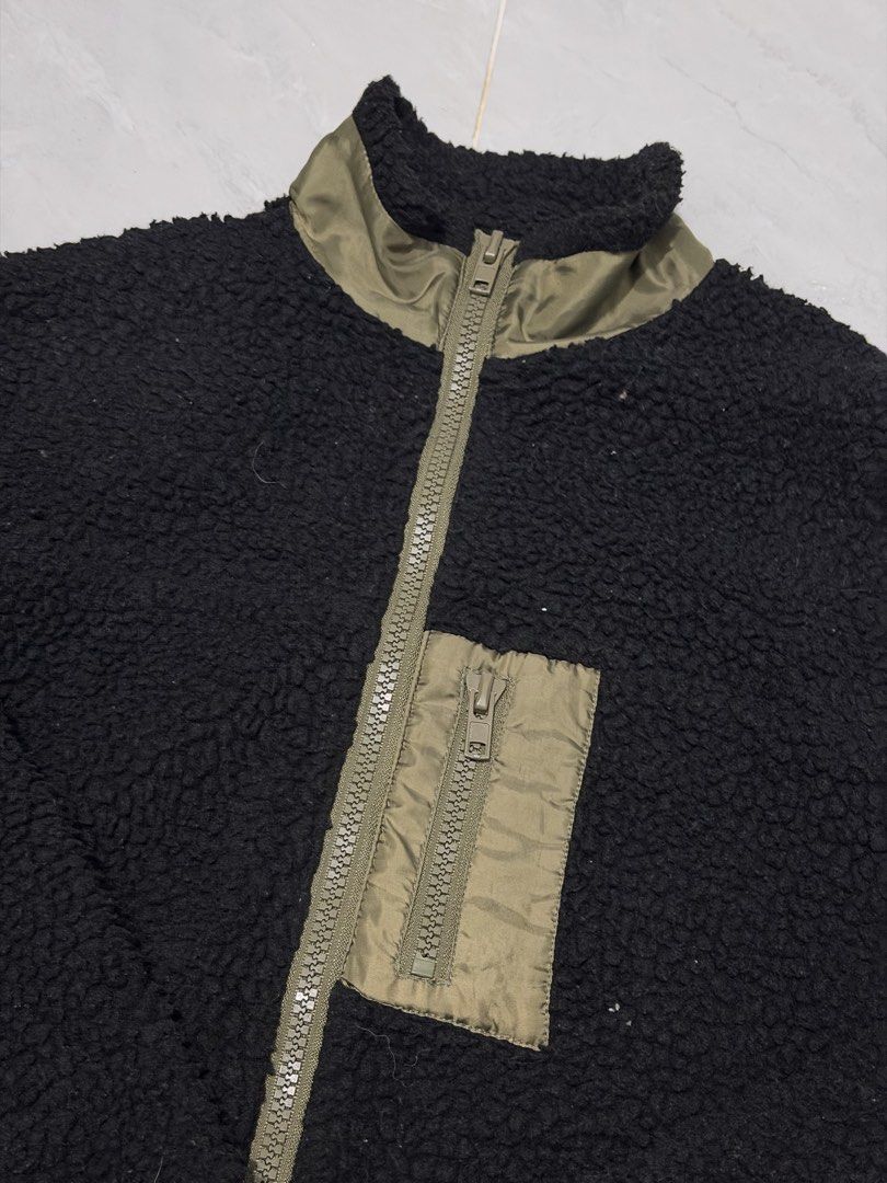 Fleece Jacket (Category: Coats, Jackets and Outerwear) located in Mandaluyong City. Submitted by declutteringggg101 (Listing ID 1468922068, Image 2). Description: .