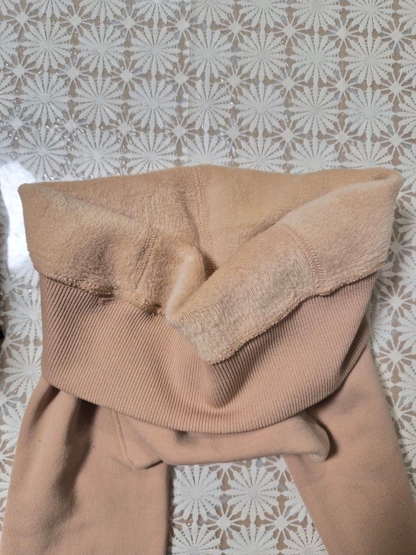 Fleece Lined Nude Thermal Tights Leggings (Category: Undergarments & Loungewear) located in Manila. Submitted by prelovedbyc.hannah (Listing ID 1468776817, Image 3). Description: - Color: Nude - Lining: Thick fleece for maximum warmth - Fit: High waisted with a wide ribbed waistband - Design: Full length with closed feet - Material: Soft and stretchy for all-day comfort - Condition: Brand new.