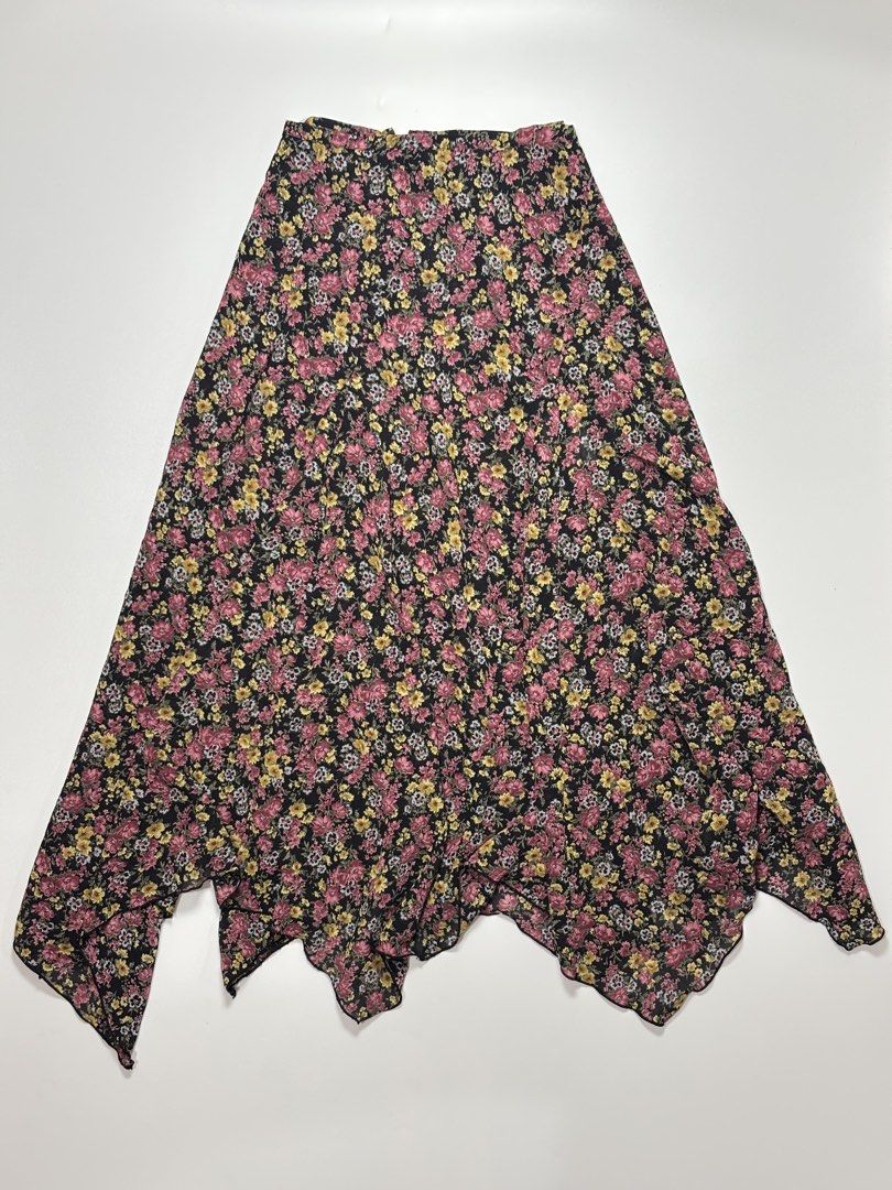 floral asymmetrical midi skirt (Category: Skirts) located in Mabalacat. Submitted by lueur.rei (Listing ID 1468738039, Image 1). Description: ⊹ ࣪ ˖ W28, L30 longest ⊹ ࣪ ˖ no inner lining 𖧧 mine: ₱250 ⊹₊˚‧︵‿₊୨ᰔ୧₊‿︵‧˚₊⊹ — measurements were taken in flat lay — picture may vary due to lighting — please read guidelines before buying — once item is confirmed, please send your complete order form and screenshot of order/s.