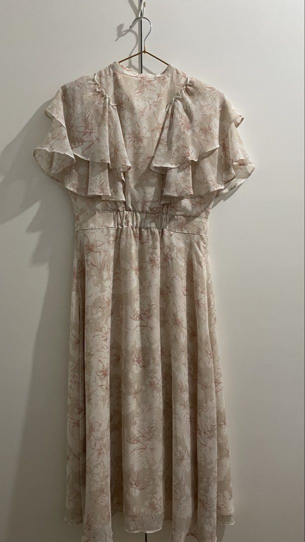Floral Dress (Category: Dresses) located in Subic. Submitted by chunette_ (Listing ID 1468918103, Image 3). Description: (Full button, w/ inner) Waist 28in Bust 34in Length 46in.