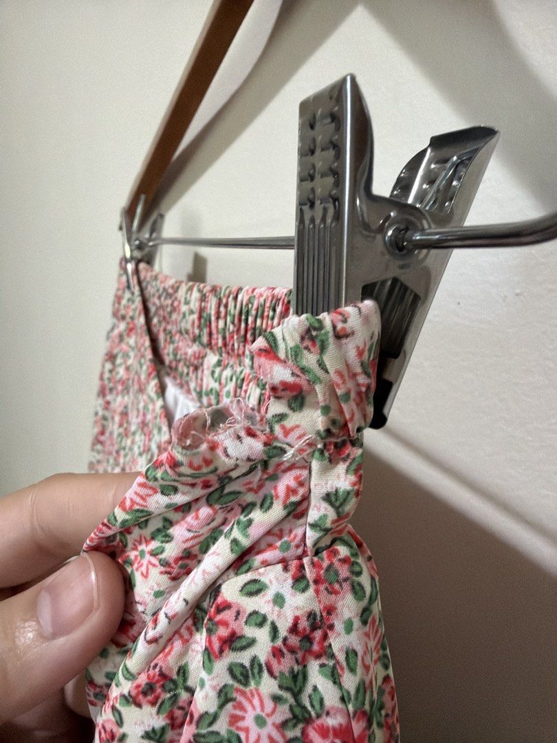 Floral pattern skirt (Category: Skirts) located in Baguio. Submitted by thelittolwardrobe (Listing ID 1468726241, Image 3). Description: S- 28-35 L:33.