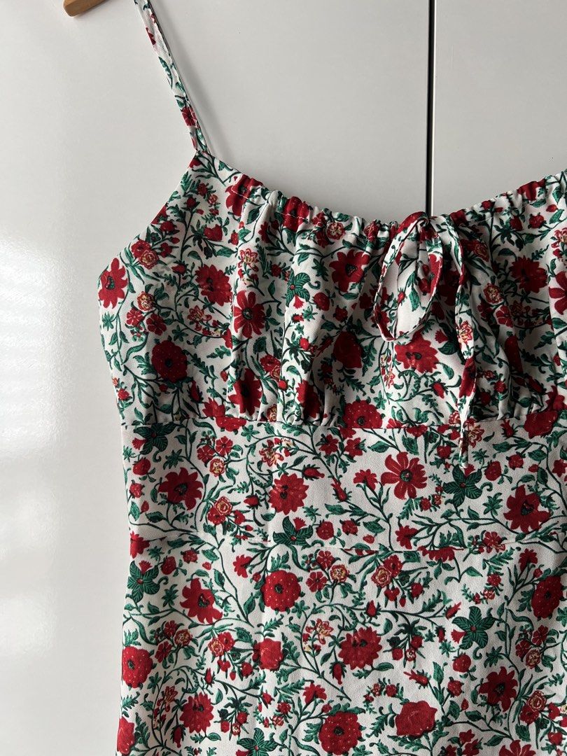 Floral spaghetti strap mini dress (Category: Dresses) located in Mandaluyong City. Submitted by katecdp (Listing ID 1468829997, Image 1). Description: Best fit for size M. Wrinkle-free fabric. Adjustable straps and bust ruching. 🩷 👗 Seller reference: 5’5’ height, 34” bust, 29” waist 💸 MOP: GCash, BPI QR Decluttering my closet with items mostly used for events. Feel free to browse my other listings too. Slightly nego, no to lowballers! .