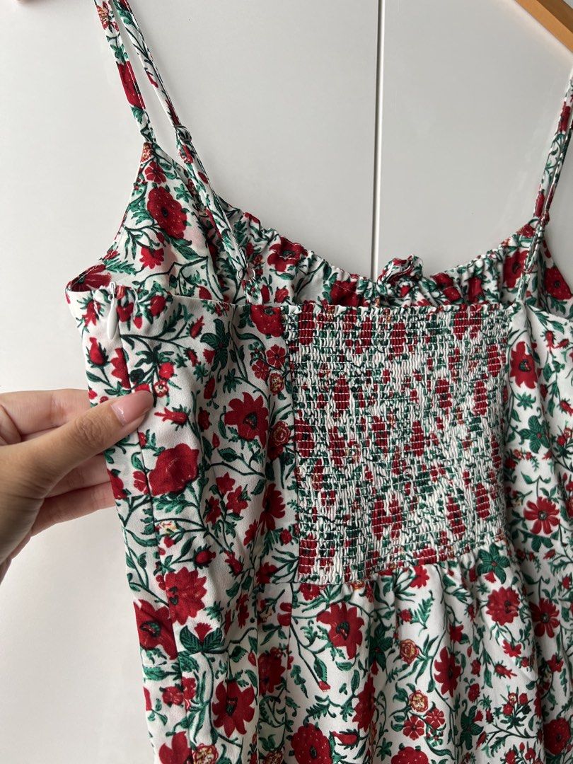 Floral spaghetti strap mini dress (Category: Dresses) located in Mandaluyong City. Submitted by katecdp (Listing ID 1468829997, Image 3). Description: Best fit for size M. Wrinkle-free fabric. Adjustable straps and bust ruching. 🩷 👗 Seller reference: 5’5’ height, 34” bust, 29” waist 💸 MOP: GCash, BPI QR Decluttering my closet with items mostly used for events. Feel free to browse my other listings too. Slightly nego, no to lowballers! .