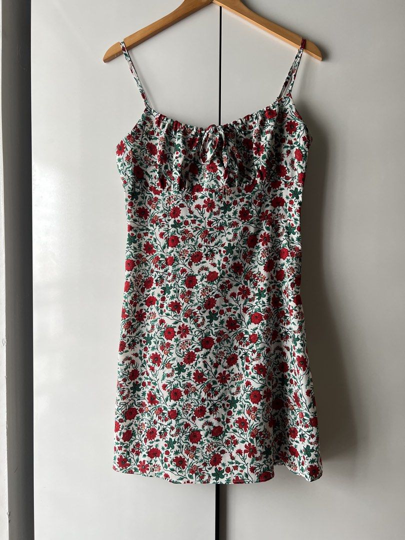 Floral spaghetti strap mini dress (Category: Dresses) located in Mandaluyong City. Submitted by katecdp (Listing ID 1468829997, Image 2). Description: Best fit for size M. Wrinkle-free fabric. Adjustable straps and bust ruching. 🩷 👗 Seller reference: 5’5’ height, 34” bust, 29” waist 💸 MOP: GCash, BPI QR Decluttering my closet with items mostly used for events. Feel free to browse my other listings too. Slightly nego, no to lowballers! .