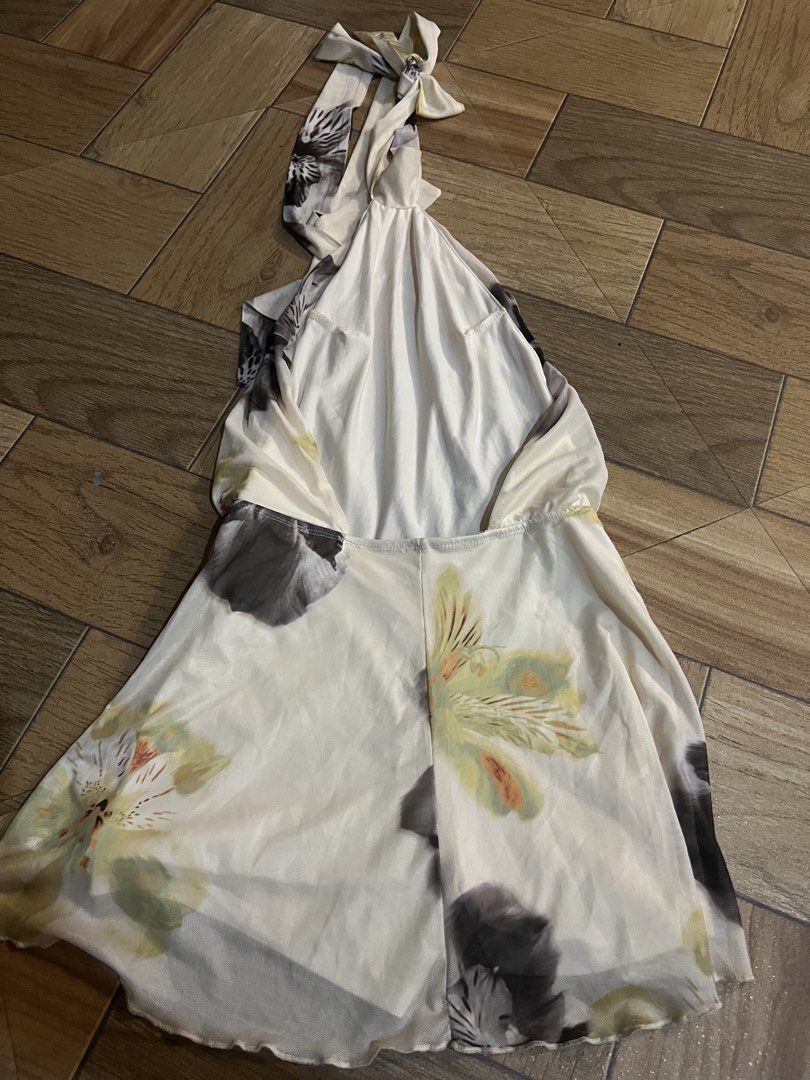 flower backless dress (Category: Dresses) located in Aguinaldo. Submitted by roversellz_ (Listing ID 1468900618, Image 2). Description: - only worn to try on - it has built it shorts - no flaws - I don’t remember the brand but I think I bought it thru TikTok shop when I was in states! .