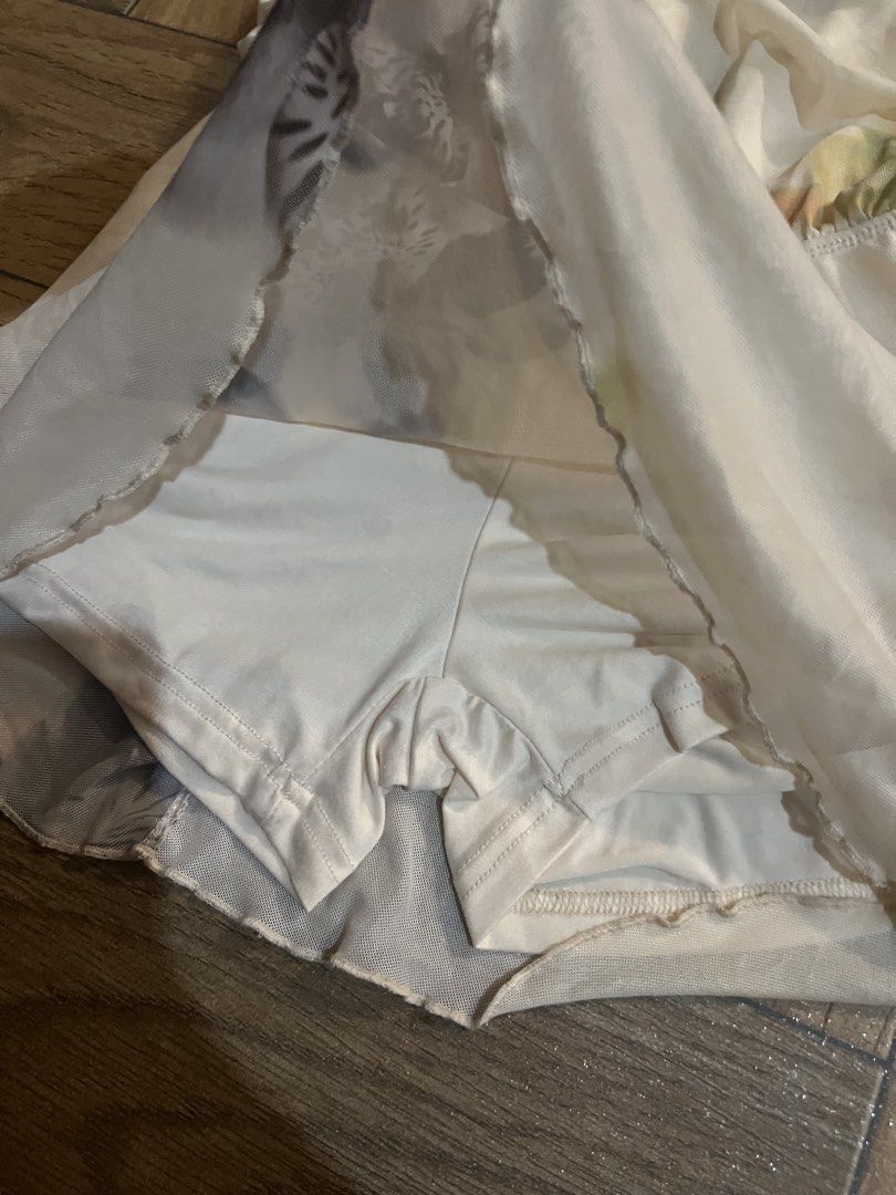 flower backless dress (Category: Dresses) located in Aguinaldo. Submitted by roversellz_ (Listing ID 1468900618, Image 3). Description: - only worn to try on - it has built it shorts - no flaws - I don’t remember the brand but I think I bought it thru TikTok shop when I was in states! .