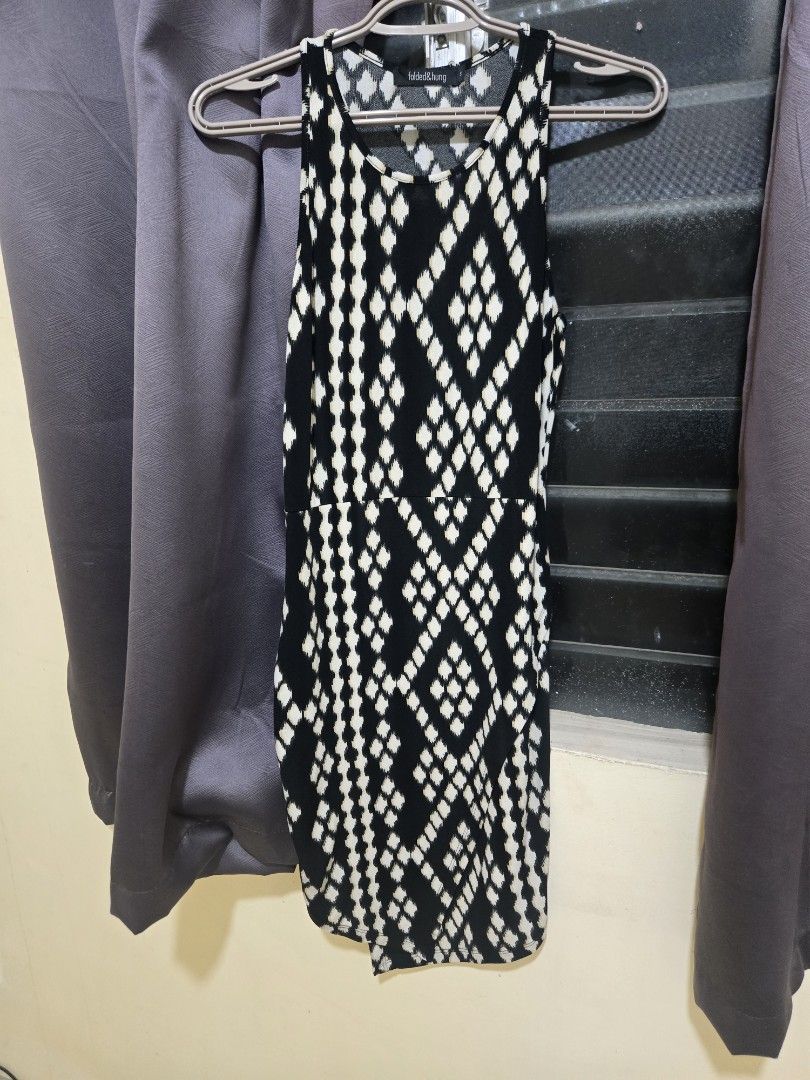 Folded & Hung Black And White Patterned Dress Size S (Category: Dresses) located in Binangonan. Submitted by jessapelic36849 (Listing ID 1468817465, Image 1). Description: - Brand: Folded & Hung - Design: Black and white geometric diamond pattern - Style: Sleeveless crew neck midi dress - Material: Lightweight stretch fabric for all-day comfort - Size: Small (tag attached at collar).