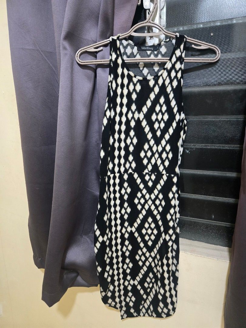 Folded & Hung Black And White Patterned Dress Size S (Category: Dresses) located in Binangonan. Submitted by jessapelic36849 (Listing ID 1468817465, Image 2). Description: - Brand: Folded & Hung - Design: Black and white geometric diamond pattern - Style: Sleeveless crew neck midi dress - Material: Lightweight stretch fabric for all-day comfort - Size: Small (tag attached at collar).
