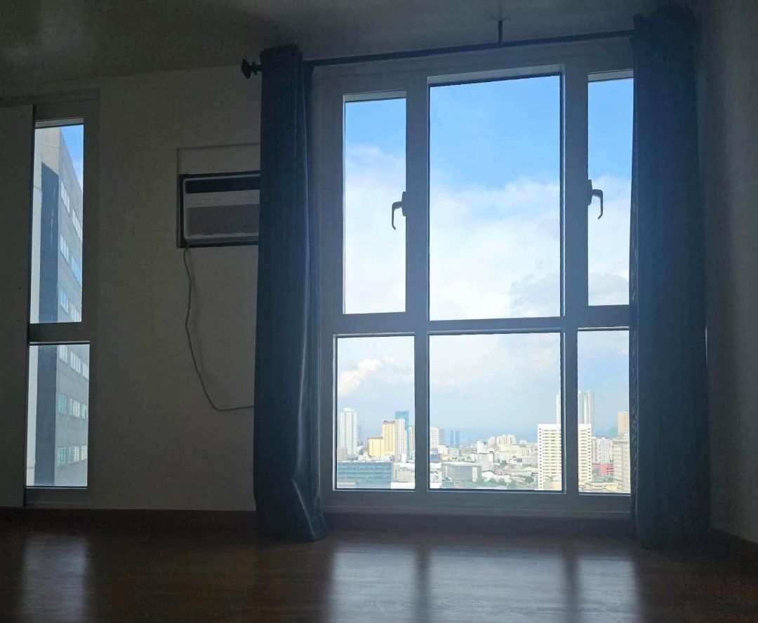 For Lease: Axis Residences, 2 Bedroom (Category: Apartments & Condos) located in Taguig. Submitted by mr.gutierrez (Listing ID 1468918403, Image 1). Description: 𝐉𝐮𝐬𝐭 𝐋𝐢𝐬𝐭𝐞𝐝‼️ 𝐅𝐨𝐫 𝐋𝐞𝐚𝐬𝐞: 𝐀𝐱𝐢𝐬 𝐑𝐞𝐬𝐢𝐝𝐞𝐧𝐜𝐞𝐬 𝐓𝐨𝐰𝐞𝐫 𝐁 📍𝐏𝐢𝐨𝐧𝐞𝐞𝐫 𝐒𝐭. 𝐁𝐚𝐫𝐚𝐧𝐠𝐤𝐚 𝐈𝐥𝐚𝐲𝐚,𝐌𝐚𝐧𝐝𝐚𝐥𝐮𝐲𝐨𝐧𝐠 𝐂𝐢𝐭𝐲 𝐍𝐞𝐰𝐥𝐲 𝐓𝐮𝐫𝐧𝐞𝐝-𝐎𝐯𝐞𝐫 𝐔𝐧𝐢𝐭 | 𝐅𝐢𝐫𝐬𝐭 𝐓𝐞𝐧𝐚𝐧𝐭 𝐏𝐫𝐢𝐯𝐢𝐥𝐞𝐠𝐞𝐬 𝟐 𝐁𝐞𝐝𝐫𝐨𝐨𝐦𝐬 | 𝟓𝟏 𝐒