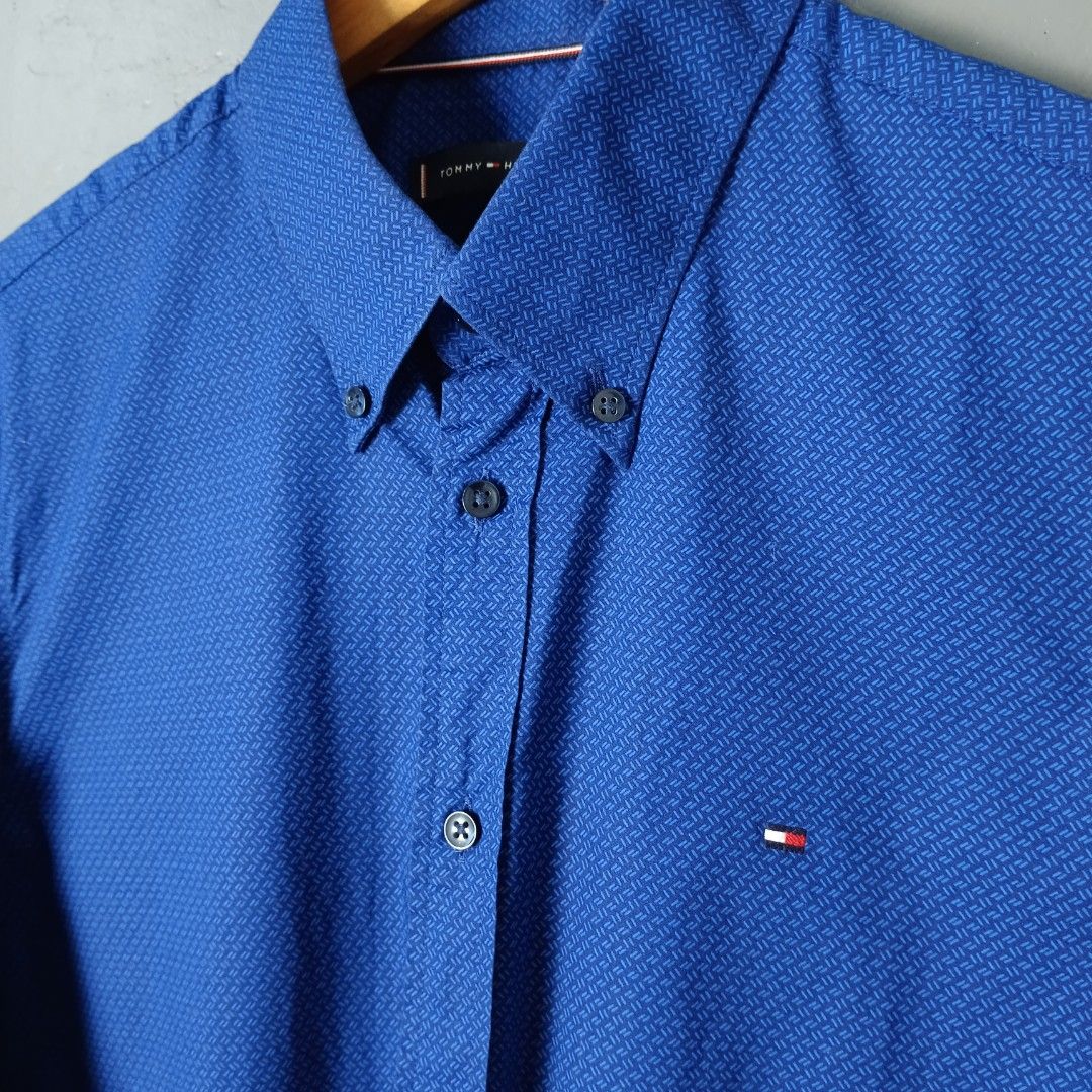 READ DESCRIPTION - For Men - Tommy Hilfiger (Category: Tshirts & Polo Shirts ) located in Bacolod City. Submitted by drop.ph (Listing ID 1468875177, Image 3). Description: Tommy Hilfiger - Slim Fit Authentic *Fits L - 21x30 *Excellent cloth *Minor collar line stain How to avail? Just buy any longsleeve at full price.
