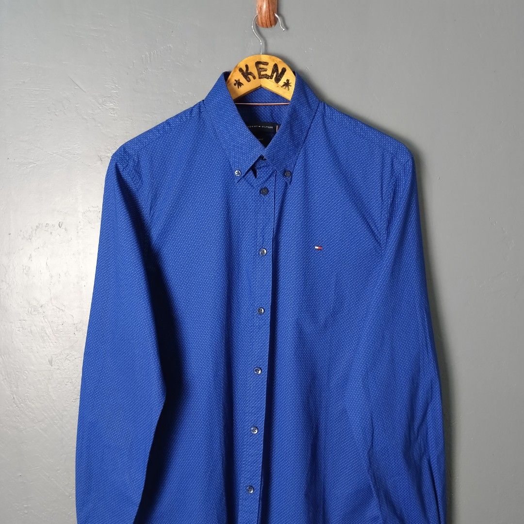 READ DESCRIPTION - For Men - Tommy Hilfiger (Category: Tshirts & Polo Shirts ) located in Bacolod City. Submitted by drop.ph (Listing ID 1468875177, Image 2). Description: Tommy Hilfiger - Slim Fit Authentic *Fits L - 21x30 *Excellent cloth *Minor collar line stain How to avail? Just buy any longsleeve at full price.