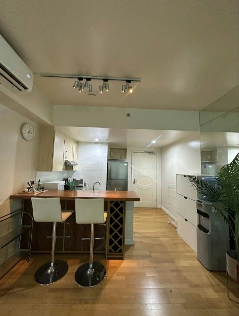 For rent (Category: Apartments & Condos) located in Makati City. Submitted by mikeebuena04636 (Listing ID 1468913453, Image 2). Description: FOR LEASE ONE ROCKWELL EAST TOWER 2 bedrooms, 2 toilet & bath, 36th floor 70 sqm with a parking slot near the elevator. 3 function rooms, 85k a month. 27M gross (negotiable).