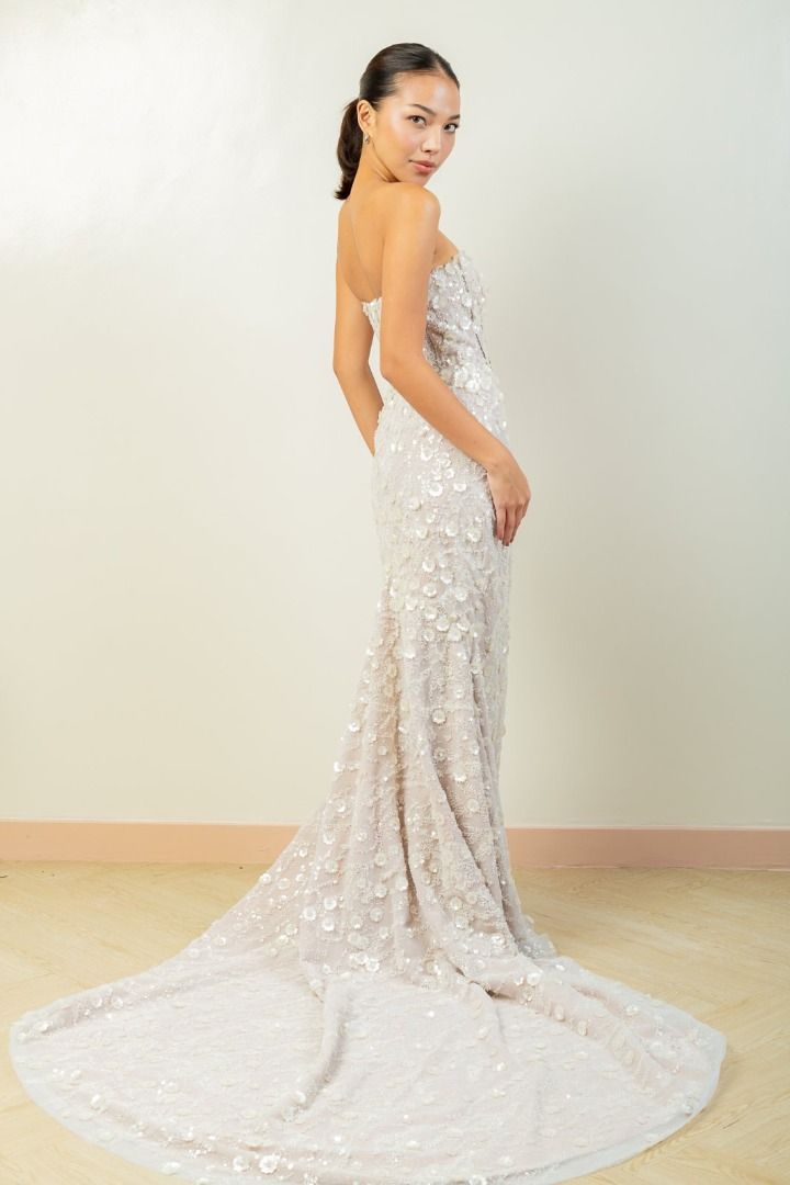 FOR RENT: Denesse Ramirez Strapless Floral Train Gown (White) (Category: Evening dresses & gowns) located in Quezon City. Submitted by larentamnl (Listing ID 1468788397, Image 3). Description: READ T&C BEFORE RENTING » rental fee: ₱6,800 » refundable security deposit: ₱500 » this is good for 4-day use only. Additional ₱300/day » rates are charged per calendar day, not per 24 hours. » studio fittings by walk-in / appointment | Tue to Sun: 10 AM – 
