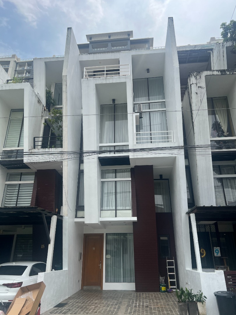 (Category: ) located in . Submitted by micah_impactmanila (Listing ID 1468806500, Image 1). Description: .