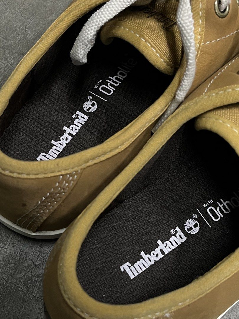 FOR SALE (Category: Sneakers) located in Bulacan. Submitted by sef19 (Listing ID 1468848277, Image 2). Description: TIMBERLAND - size : 7 women condition : excellent price : ₱2000 - mop : gcash / jnt pm 📩📩📩 📍BULACAN.