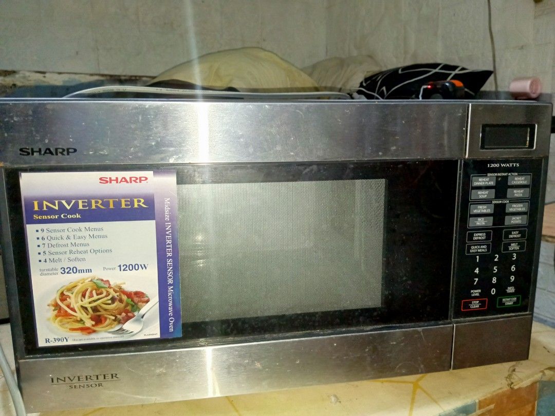 FOR SALE: SHARP INVERTER MICROWAVE OVEN (Category: Ovens & Toasters) located in Caloocan City. Submitted by jsmnelsha (Listing ID 1468805775, Image 1). Description: 📌 Brand: Sharp 📌 Model: R-390Y 📌 Capacity: 33 Liters 📌 Power: 1200W 📌 Features: Inverter Technology, Sensor Cook, Digital Display, Multiple Reheat and Defrost Settings 📌 Turntable: 32 cm 💰 Price: ₱3,500 negotiable 📍 Actual photos posted. 📩 Message me for inquiries!.