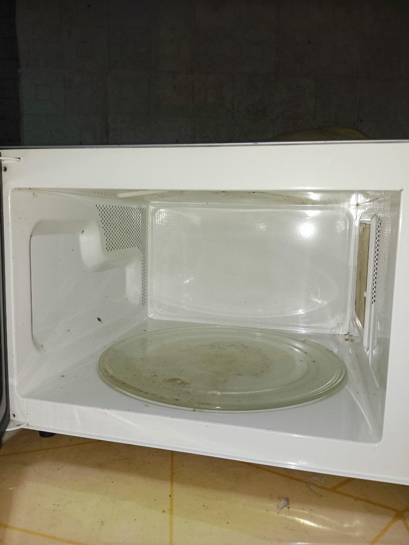 FOR SALE: SHARP INVERTER MICROWAVE OVEN (Category: Ovens & Toasters) located in Caloocan City. Submitted by jsmnelsha (Listing ID 1468805775, Image 2). Description: 📌 Brand: Sharp 📌 Model: R-390Y 📌 Capacity: 33 Liters 📌 Power: 1200W 📌 Features: Inverter Technology, Sensor Cook, Digital Display, Multiple Reheat and Defrost Settings 📌 Turntable: 32 cm 💰 Price: ₱3,500 negotiable 📍 Actual photos posted. 📩 Message me for inquiries!.