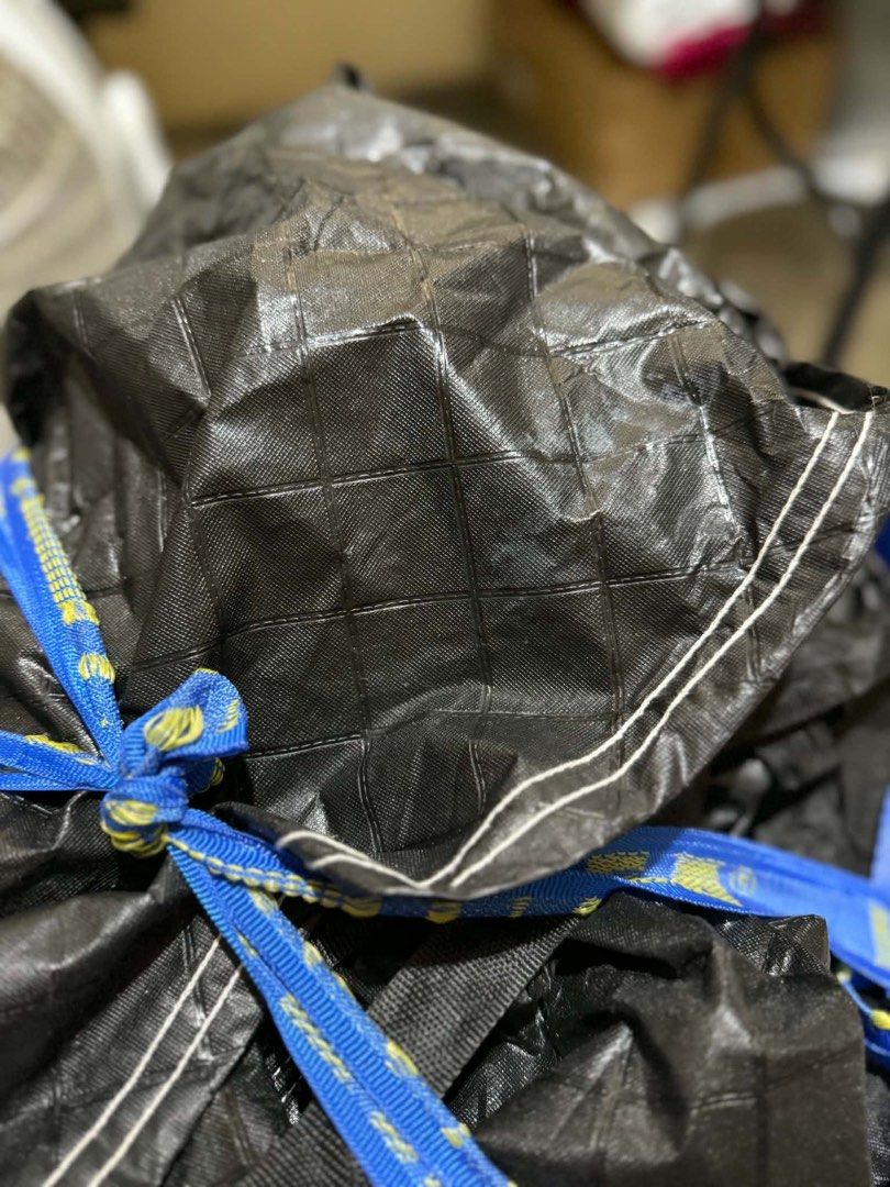 Ford Everest Car Cover (Category: Other Automotive Parts and Accessories) located in Quezon City. Submitted by ejmontojo26 (Listing ID 1468837698, Image 1). Description: Ford Everest Car Cover - Used Twice - Makapal - From Manufacturer Lalamove/ Grab Loc: Imus, Cavite.