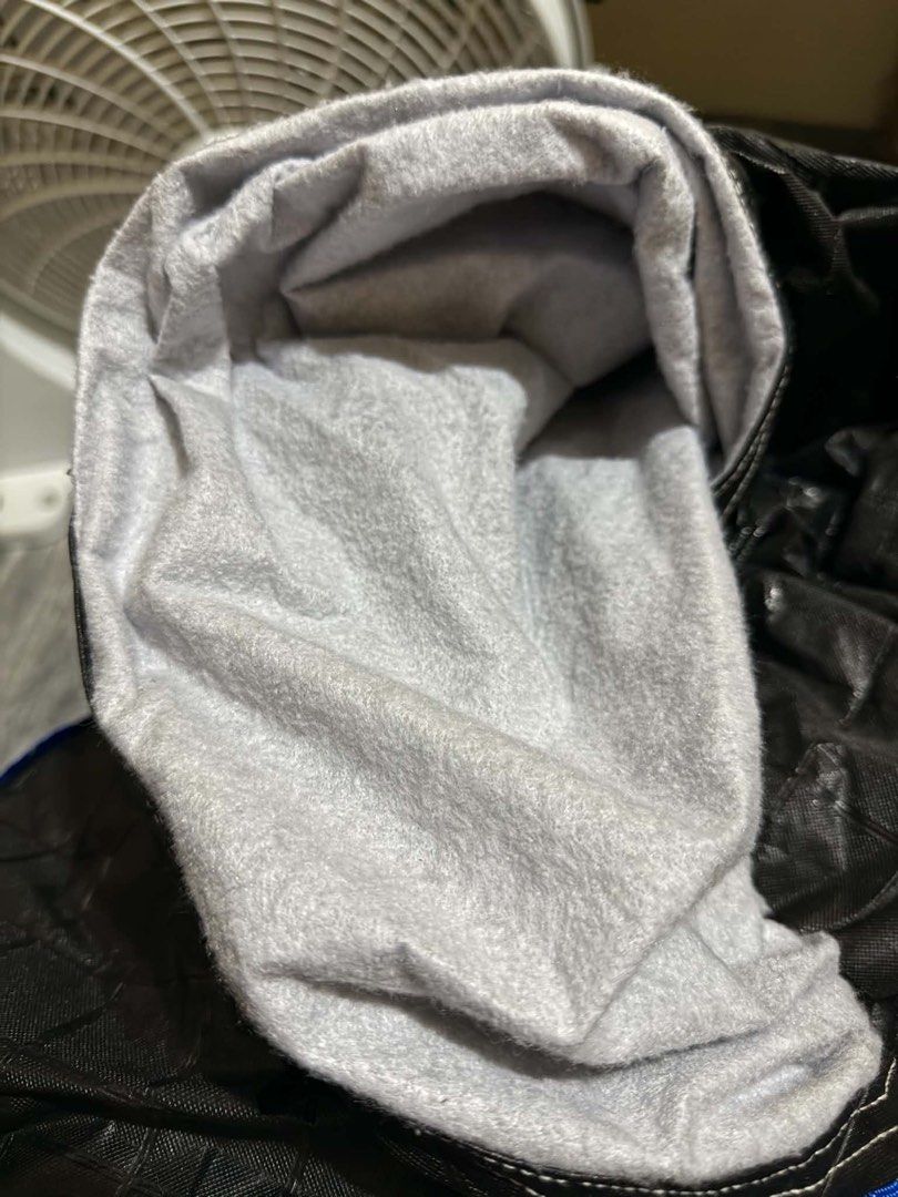 Ford Everest Car Cover (Category: Other Automotive Parts and Accessories) located in Quezon City. Submitted by ejmontojo26 (Listing ID 1468837698, Image 2). Description: Ford Everest Car Cover - Used Twice - Makapal - From Manufacturer Lalamove/ Grab Loc: Imus, Cavite.