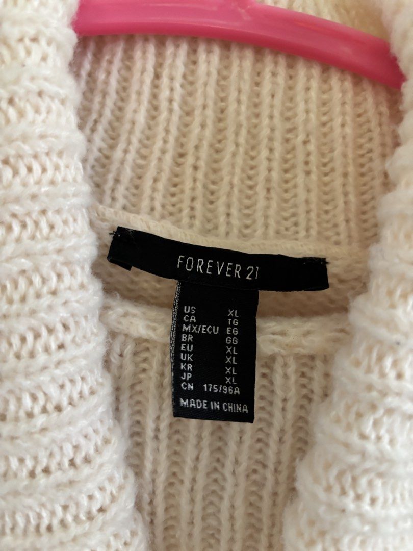 FOREVER21 WHITE TURTLENECK SWEATER (Category: Coats, Jackets and Outerwear) located in Baguio. Submitted by shynze (Listing ID 1468766825, Image 2). Description: .