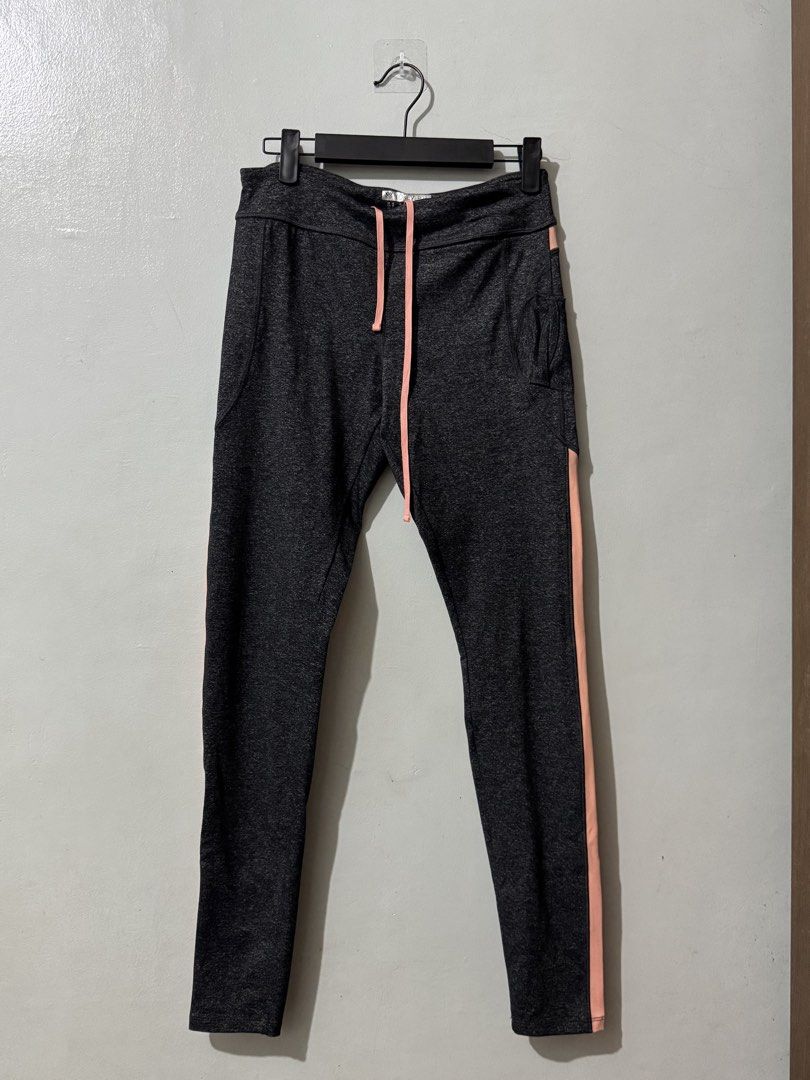 Forever 21 Activewear leggings (Category: Activewear) located in Pateros City. Submitted by thetidyfind (Listing ID 1468832989, Image 1). Description: .