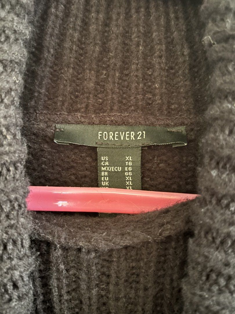 FOREVER 21 BLACK TURTLENECK SWEATER (Category: Coats, Jackets and Outerwear) located in Baguio. Submitted by shynze (Listing ID 1468767070, Image 2). Description: .