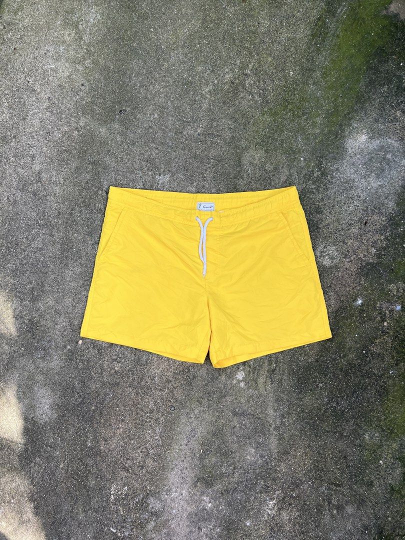 FOREVER 21 BOARDSHORTS (Category: Shirts) located in Caloocan City. Submitted by gothrifted (Listing ID 1468805565, Image 1). Description: FOREVER 21 BOARDSHORTS - thrifted - dimes w: fits up to 42 length: 16 opening: 13 - 10/10 color rate - excellent condition *color may vary due to lighting .