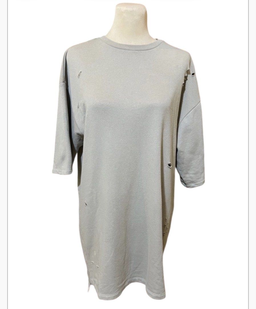 Forever 21 Distressed Grey Oversized T-Shirt (Category: Tshirts & Polo Shirts ) located in Quezon City. Submitted by letsdeclutter101 (Listing ID 1468801733, Image 1). Description: - Brand: Forever 21 - Color: Grey - Fit: Relaxed oversized streetwear fit - Details: Distressed with holes and rips all over the front and back - Neckline: Crew neck - Sleeves: Elbow-length half sleeves.