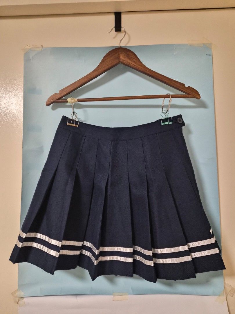 Forever 21 Navy Pleated Skirt Size M (Category: Skirts) located in Manila. Submitted by prelovedbyc.hannah (Listing ID 1468779759, Image 1). Description: - Brand: Forever 21 - Size: M (165/72A) - Color: Navy blue with white double stripe accents - Closure: Side zipper and matching waistband button - Details: Textured fabric with a clean interior lining.
