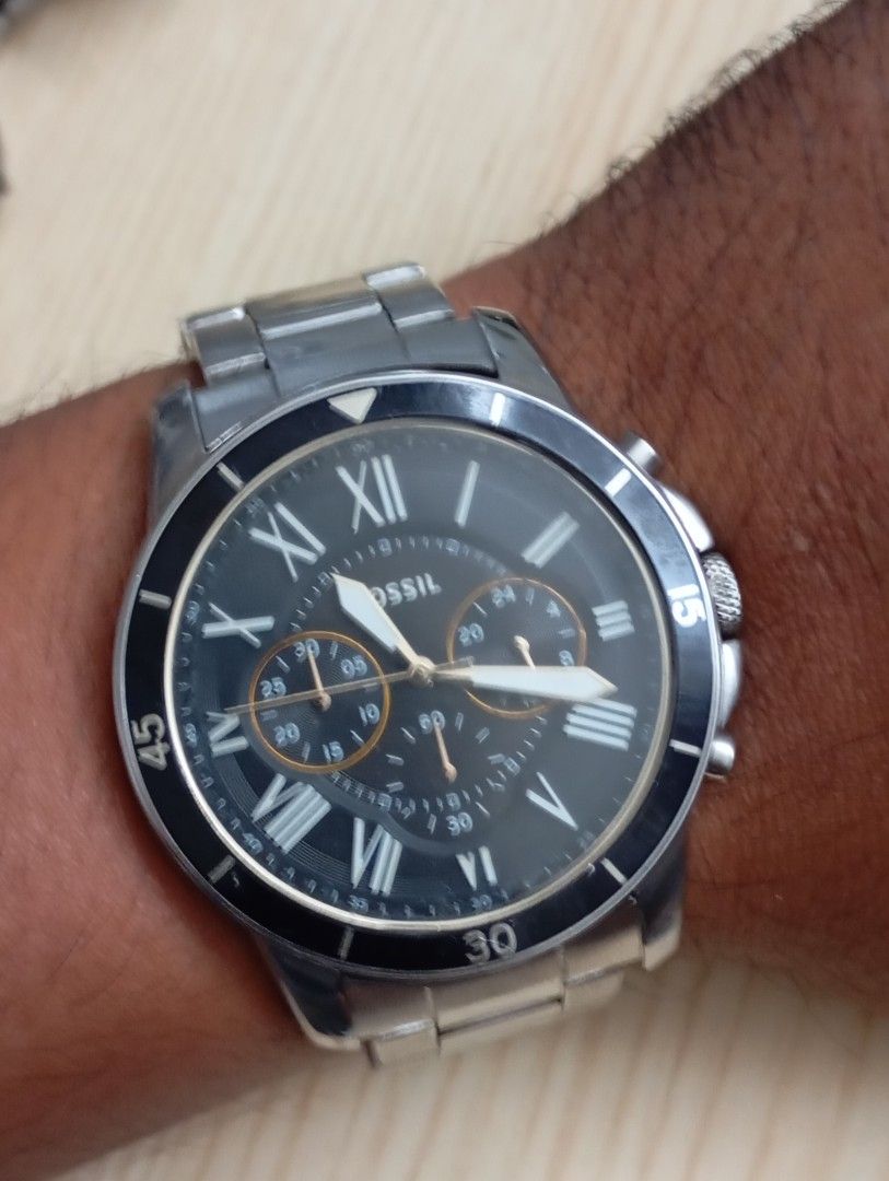 Fossil (Category: Men's Watches) located in Las Pinas. Submitted by quick_deals_great_finds2 (Listing ID 1468731797, Image 3). Description: Original good working condition Quartz chronograph with battery 45mm big size fits wrist 6.8 inches.