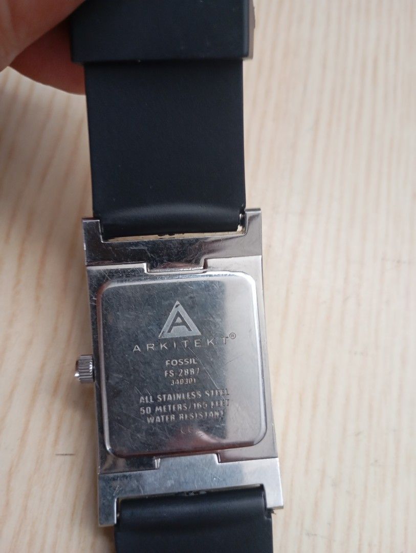 Fossil (Category: Men's Watches) located in Las Pinas. Submitted by quick_deals_great_finds2 (Listing ID 1468745433, Image 3). Description: Original good working condition with Quartz with battery Medium size unisex.