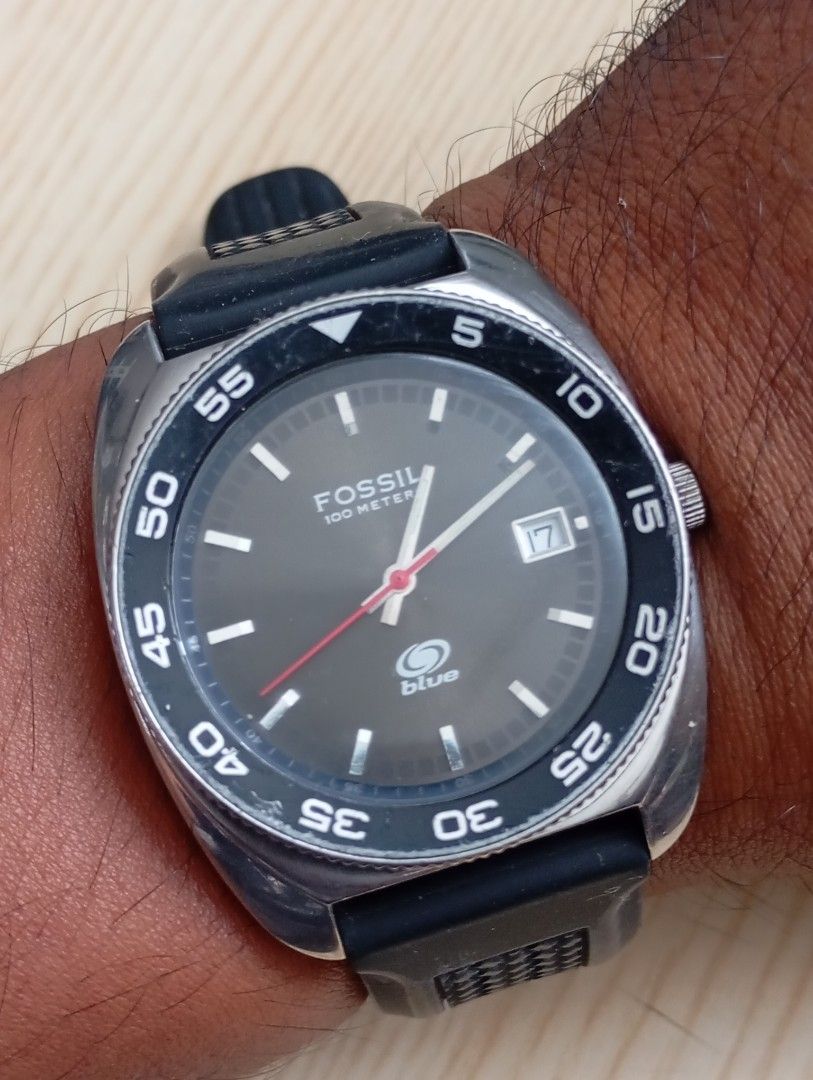 Fossil (Category: Men's Watches) located in Las Pinas. Submitted by quick_deals_great_finds2 (Listing ID 1468750723, Image 3). Description: Original good working condition Quartz with battery 40mm.