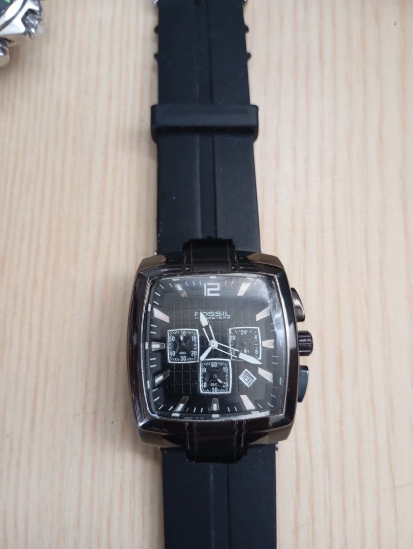 Fossil chronograph (Category: Men's Watches) located in Las Pinas. Submitted by quick_deals_great_finds2 (Listing ID 1468732258, Image 1). Description: Original good working condition Quartz chronograph with battery.