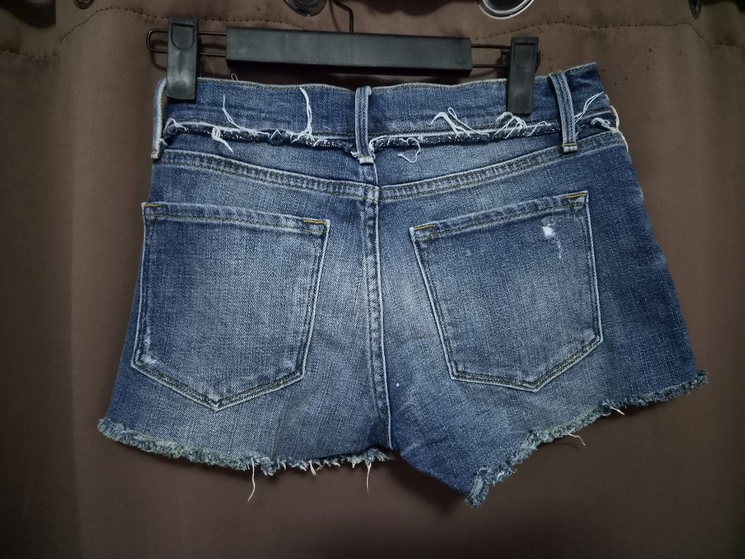 Frame denim shorts (Category: Shorts) located in Malolos. Submitted by aemcloset (Listing ID 1468857555, Image 2). Description: size 26 medida rise 8 length 10 semi stretch.