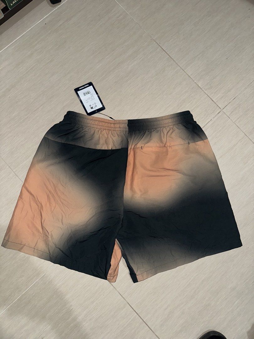 Fred Perry Printed Shorts in Night Green (Category: Shorts) located in Legazpi City. Submitted by jaysx666 (Listing ID 1468716184, Image 2). Description: Brand new with complete tags Medium size 30-34 Selling low, srp is 7k.