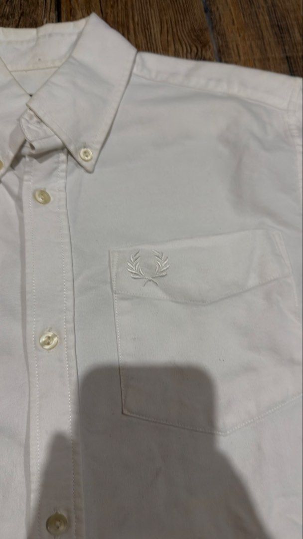 FRED PERRY WHITE LOGO POLO (Category: Tshirts & Polo Shirts ) located in Manila. Submitted by urban.vintage (Listing ID 1468870944, Image 2). Description: ISSUE: NONE (NEED WASH) MOP :GCASH (NO COD) SHIP VIA: LALAMOVE & J&T LOCATION: PASIG CITY LENGTH: 27 WIDTH : 20 .
