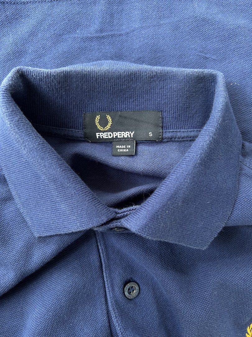 Fredperry Polo Shirt (Category: Tshirts & Polo Shirts ) located in Makati City. Submitted by roldanamparo (Listing ID 1468764714, Image 3). Description: Fredperry Polo Shirt Color rate 9/10 Issue:Minimal line collar fold Size:Small •Width:19.5 •Length:28 Pm📩.